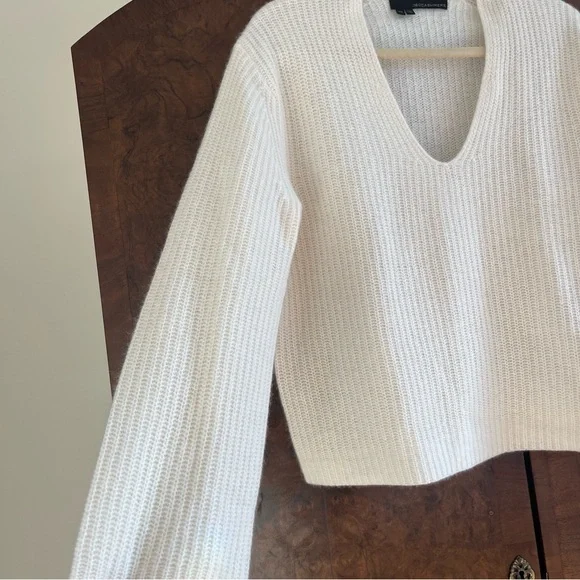 100% Cashmere White Knit V Neck Sweater - Picture 5 of 7